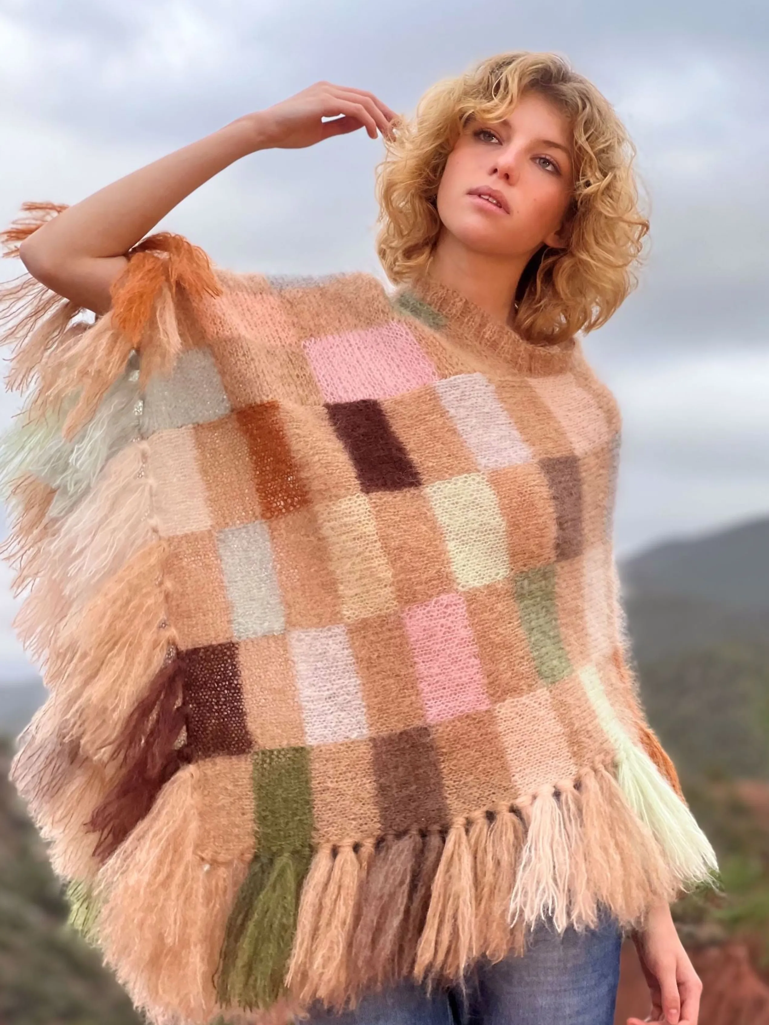 Rose Carmine PONCHO PIXELS BEIGE- Sweaters