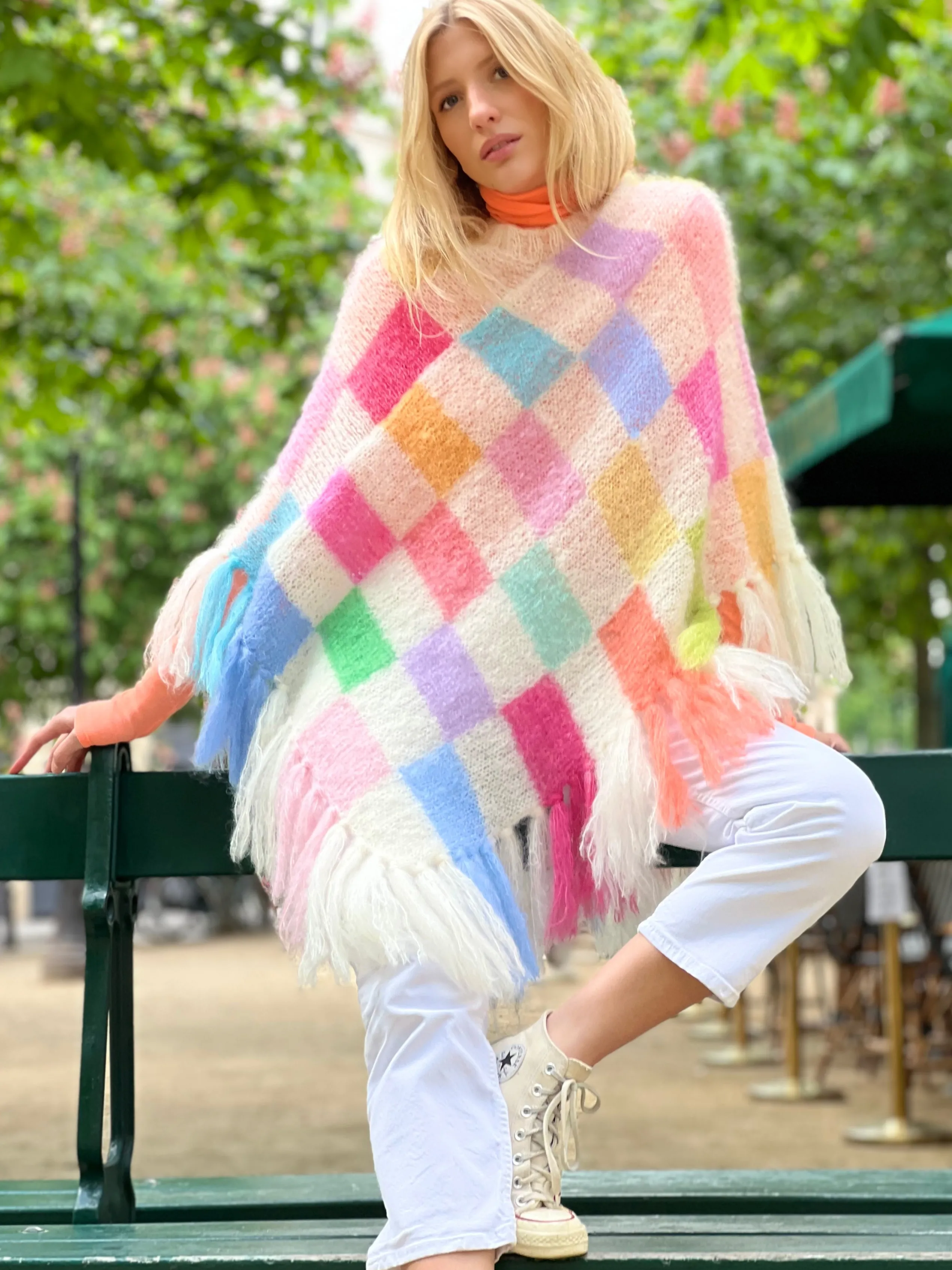 Rose Carmine PONCHO PIXELS ECRU- Sweaters